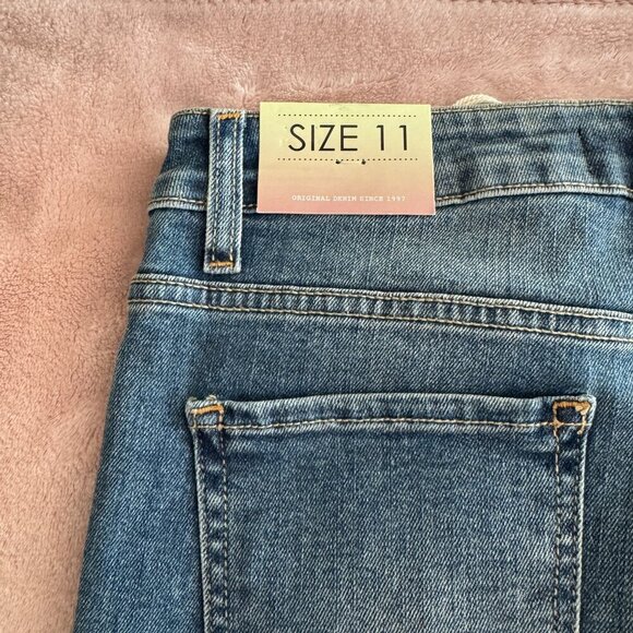 NWT Cello Distressed Skinny Jeans Women's Junior's Size 11 • - Picture 4 of 6